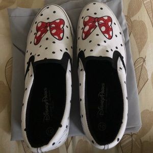 Minnie Mouse shoe